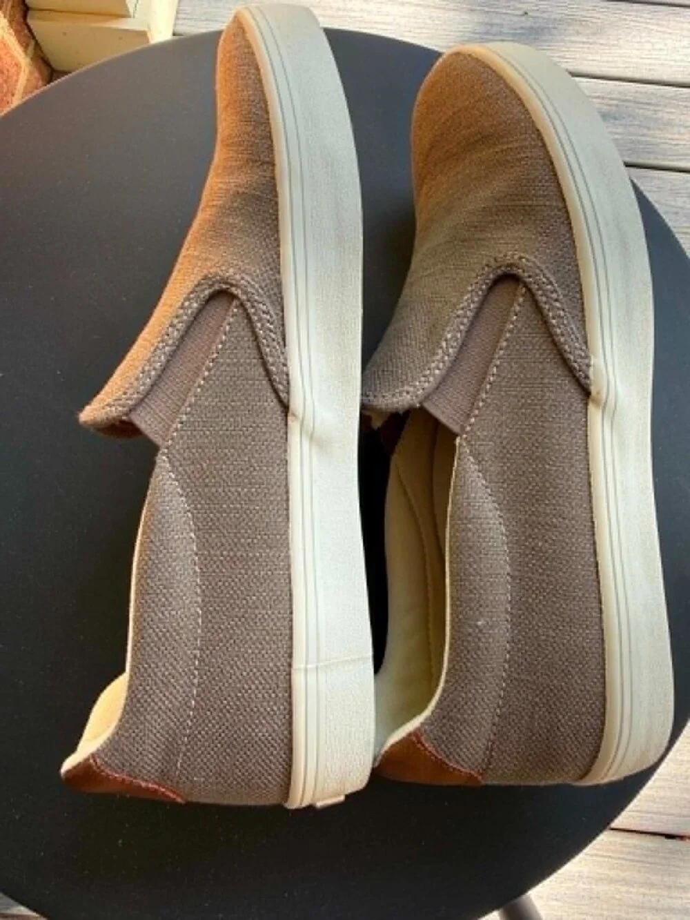 Taos Hutch slip-on Sneakers, Men’s size 8, Tan